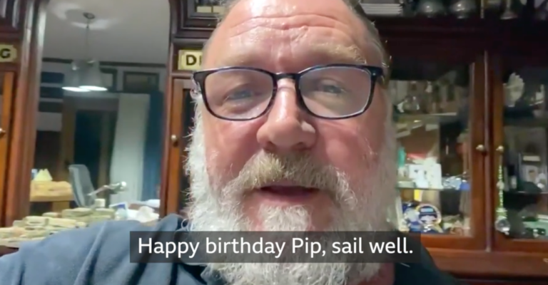 Steve Harris has Twitter success with Russell Crowe
