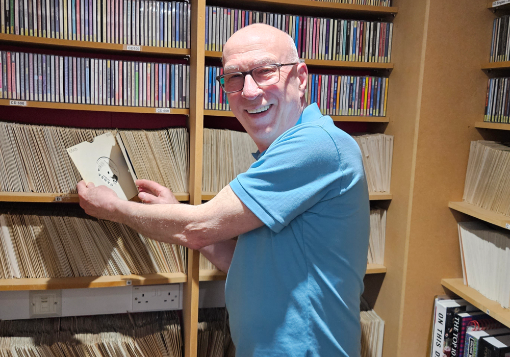 Ken Bruce returns to hospital radio in Buckinghamshire for special ...