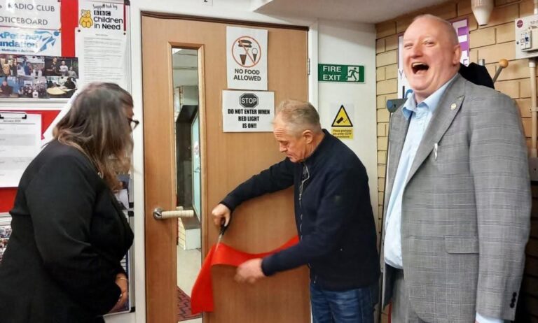 Bobby Davro reopens Gateway 97.8 studios